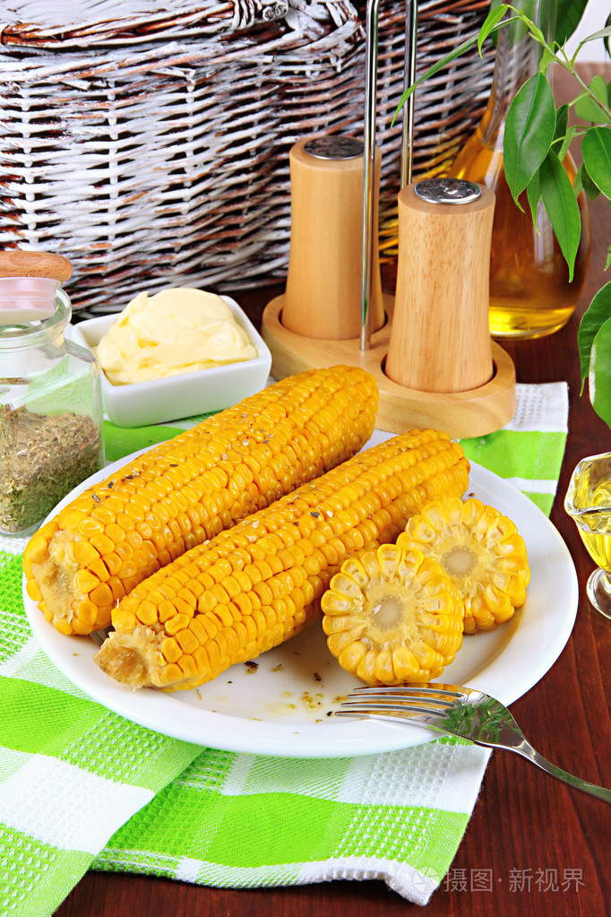 味煮的玉米对板的木表特写