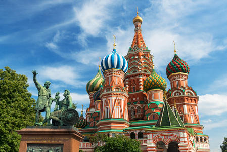 俄罗斯莫斯科红色广场上的圣巴西尔大教堂。 pokr