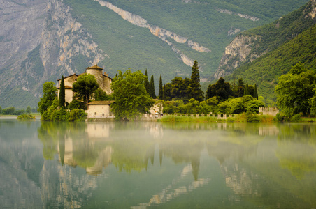 toblino 湖 特伦蒂诺 意大利的中世纪城堡