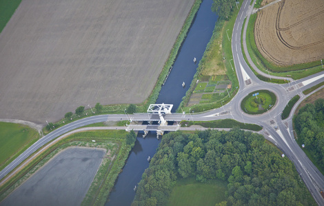 农场风景与小桥从荷兰