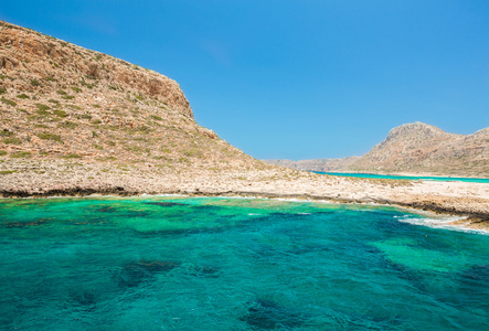 balos 海滩。从 gramvousa 岛，克里特岛 greece.magical 绿松石水域 泻湖中的纯白色沙滩查看