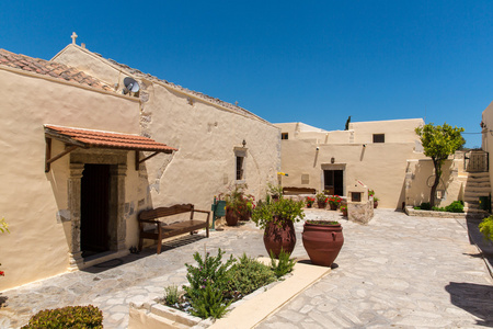 修道院 男修道院 在孟谷在希腊的克里特岛。孟是最大的平原在克里特岛