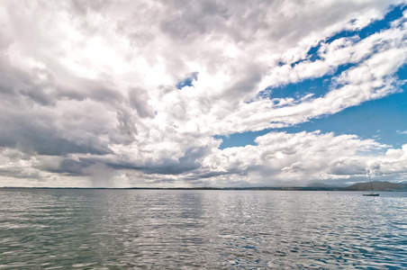 加尔达湖意大利戏剧性的天空