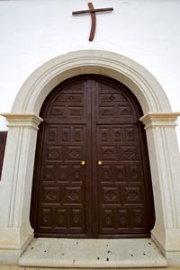 教堂门口和白墙兰萨罗特岛