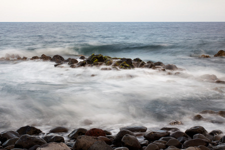 中海和冲浪岩