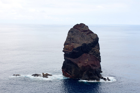 岩石在马德拉岛海