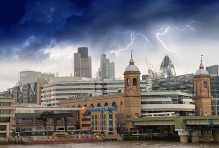 风暴结束伦敦金融城