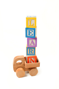 木制玩具卡车运载学习单词图片