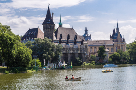 沃伊达奇城堡，布达佩斯主要城市公园