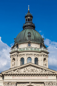在布达佩斯，匈牙利最大的教会圣史蒂芬大教堂
