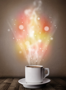咖啡杯抽象蒸汽与炫彩灯图片