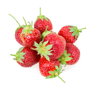 用树叶多汁成熟的草莓