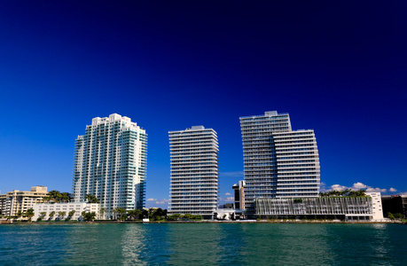 在迈阿密海滩高楼大厦图片