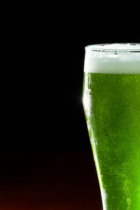 绿色啤酒