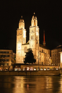 格罗斯大教堂在苏黎世