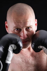 一个男性拳击手的肖像