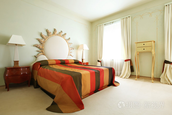 内饰豪华公寓舒适的卧室