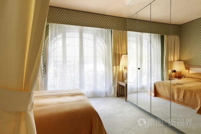 内饰豪华公寓舒适的卧室