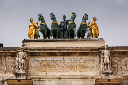拱德凯旋门杜卡鲁塞尔在巴黎，法国