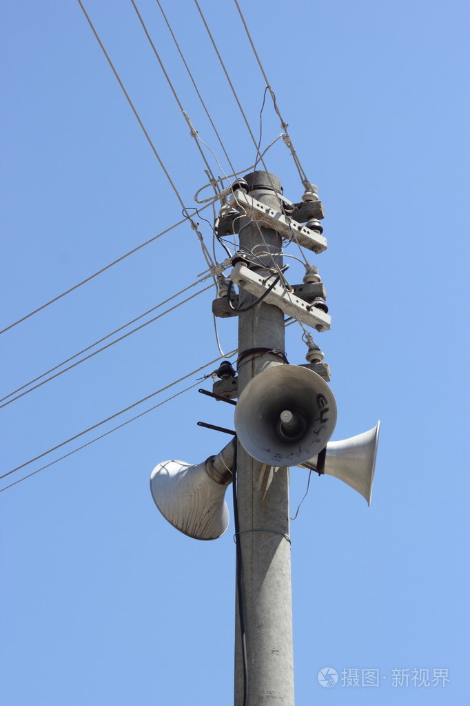 电线杆与扬声器