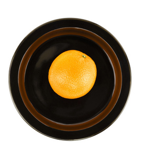 橙黑盘子上孤立