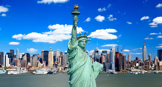 雕像的自由和曼哈顿中城天际线