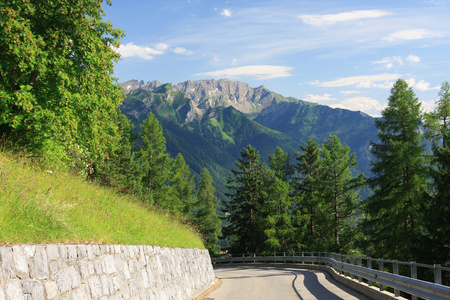 高山道夏天风景