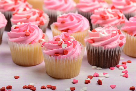 粉色的情人节蛋糕图片