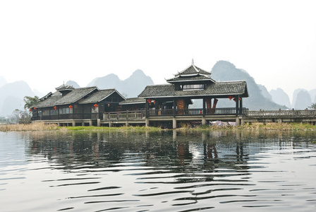 少数民族风格的建筑，阳朔香格里拉主题公园，baishai，桂林，中国