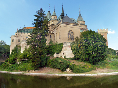 南一侧的 bojnice 城堡，斯洛伐克
