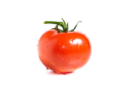在白色背景上孤立的红番茄蔬菜