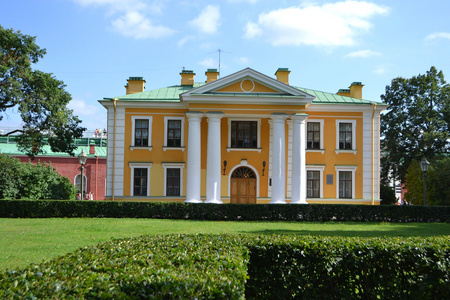 首席官岗楼黎明在越南西部沿海地区的海滨蛤蜊农场与
