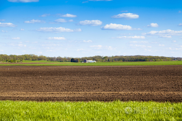美国农田与蓝多云的天空照片-正版商用图片1cyiij-摄图新视界