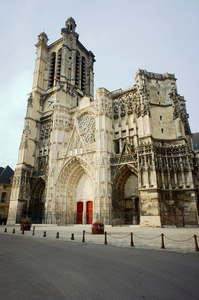 圣圣皮埃尔et圣保罗的哥特式大教堂