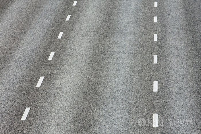 与两个虚线白色条纹路纹理