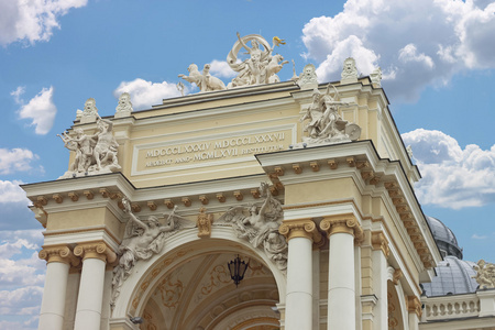 拱在敖德萨歌剧院的入口