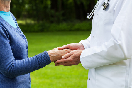 护士问候病人图片