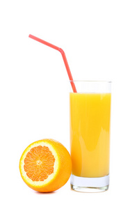 橙色和白色上孤立的果汁