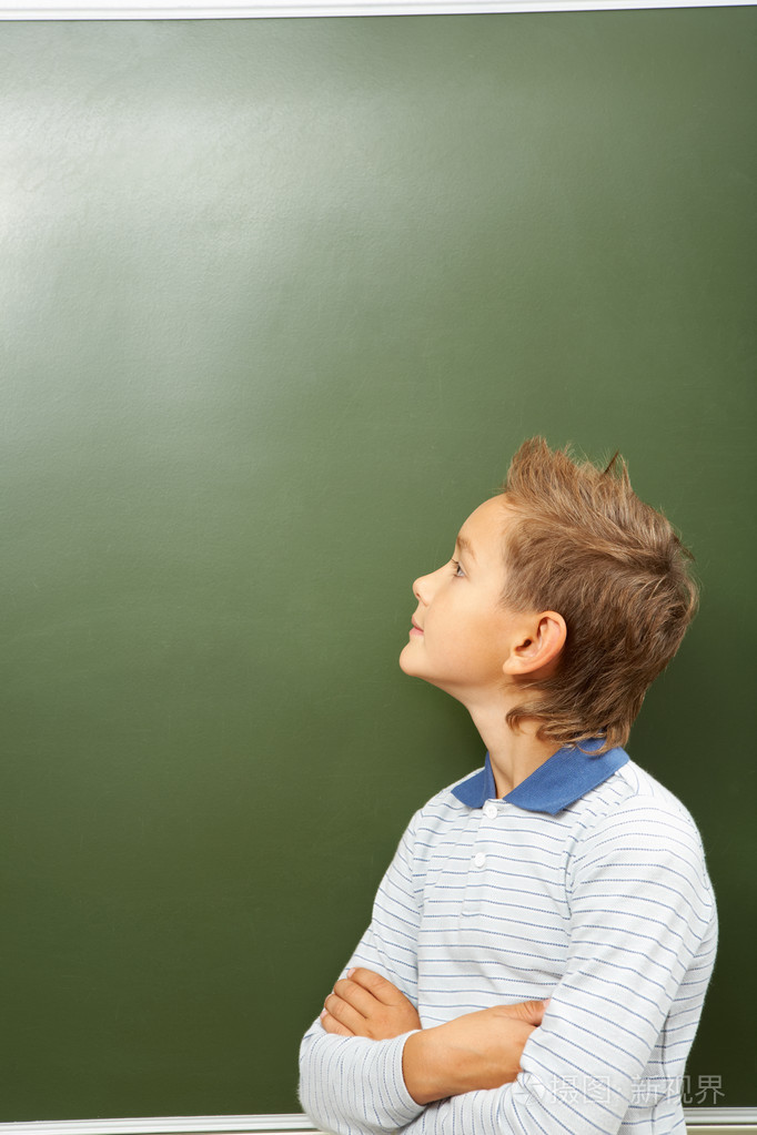 看着黑板jpg