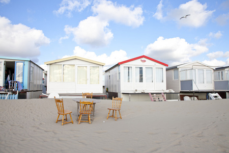 在 ijmuiden，荷兰在海滩上海滩房子查看