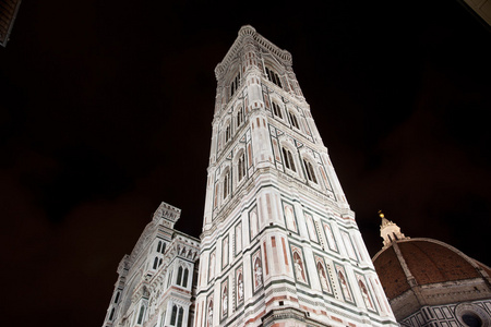 佛罗伦萨大教堂的夜景