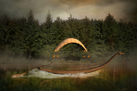 魔法湖中的小精灵船照片