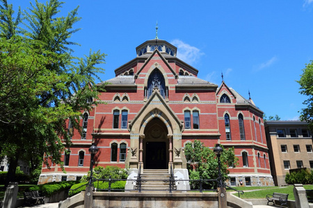 布朗大学