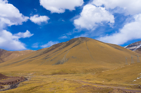 背景下的彩色暗蓝蓝的天空云如诗如画山