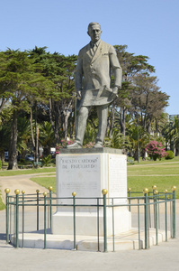 福斯托  卡多佐菲格雷多在埃斯托里尔，葡萄牙的雕像