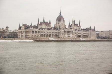 多瑙河和国会大厦在布达佩斯