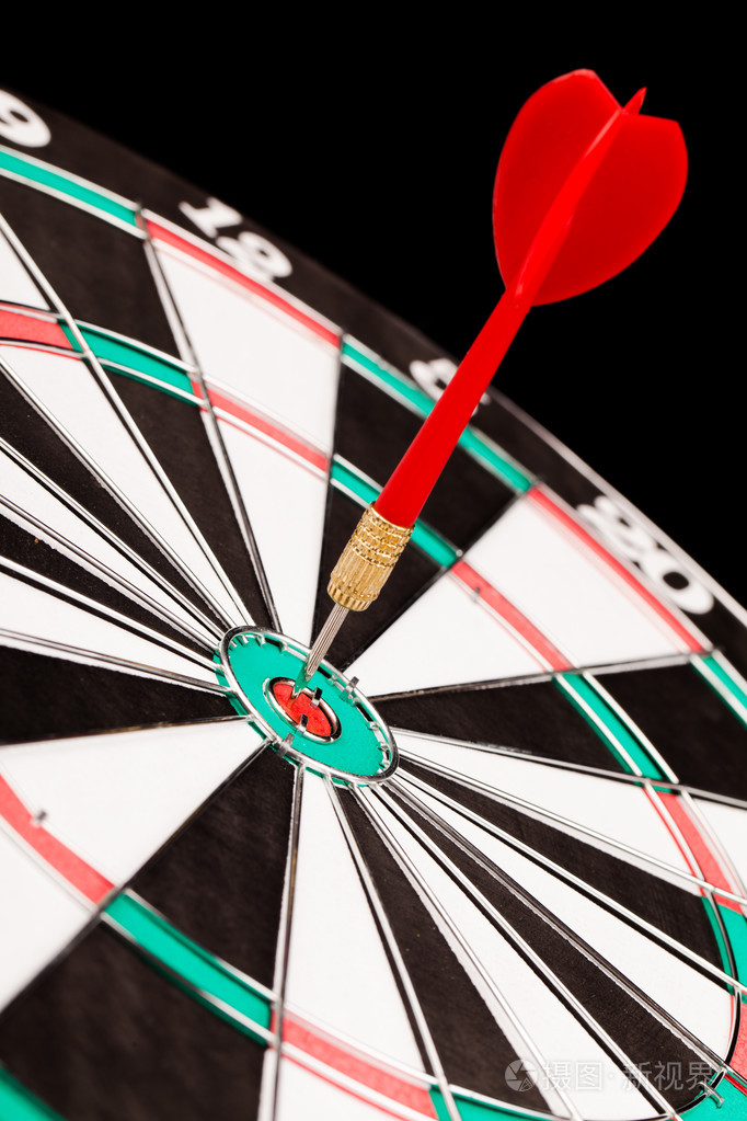 在目标中的飞镖