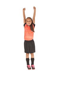 女孩在足球足球制服为欢乐跳跃图片