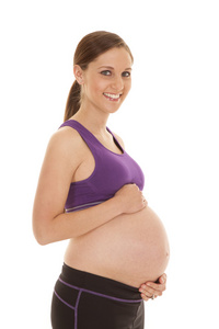 怀孕健身按住腹部的微笑