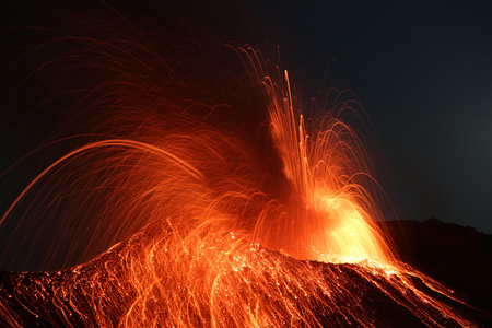 strombolian 火山爆发的火山龙博爆发